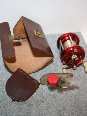 Vtg. ABU GARCIA Ambassdaur Red Baitcaster Fishing Reel Model 5000 RT Hand